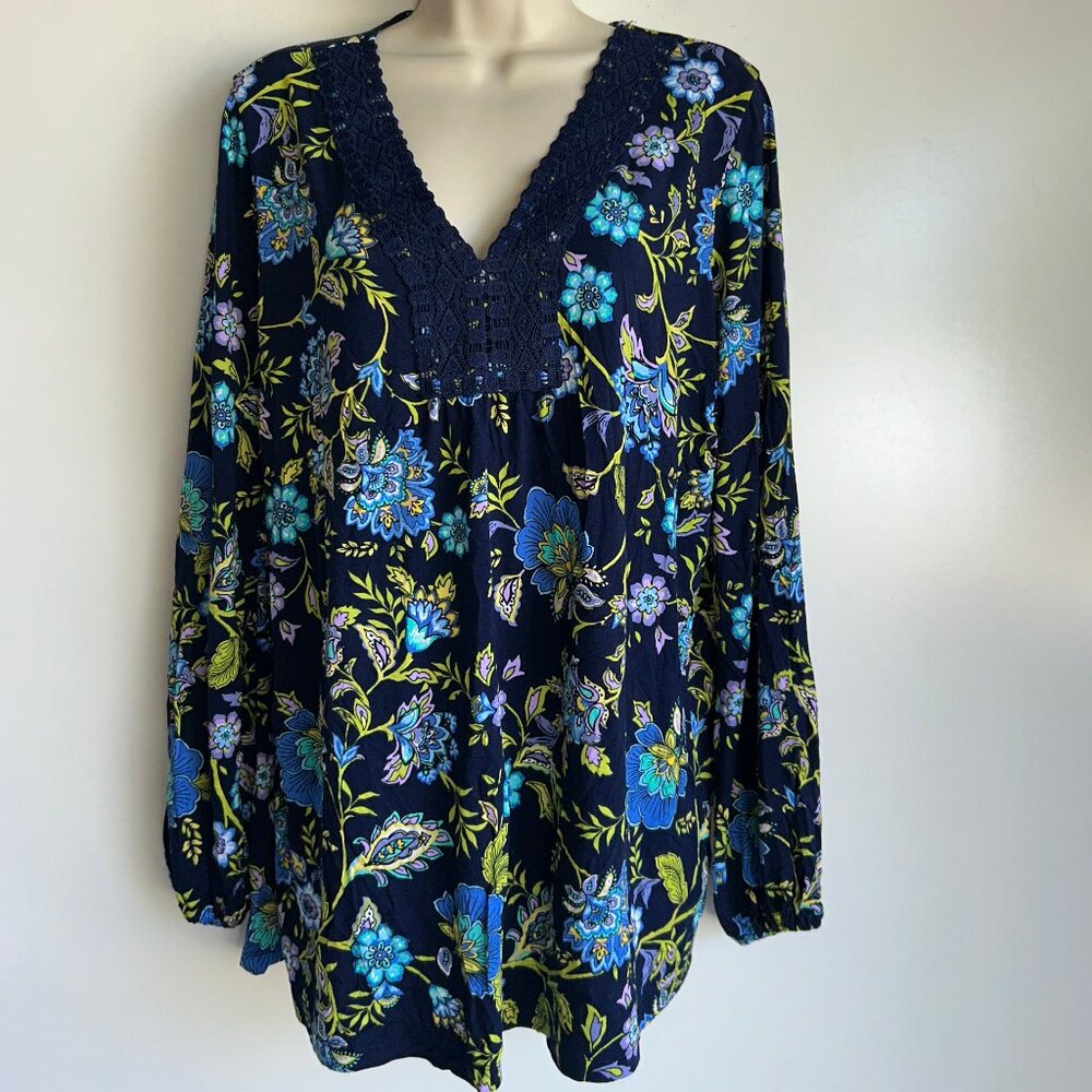SUSAN GRAVER Weekend V-Neck Top Size Large Navy Floral Print